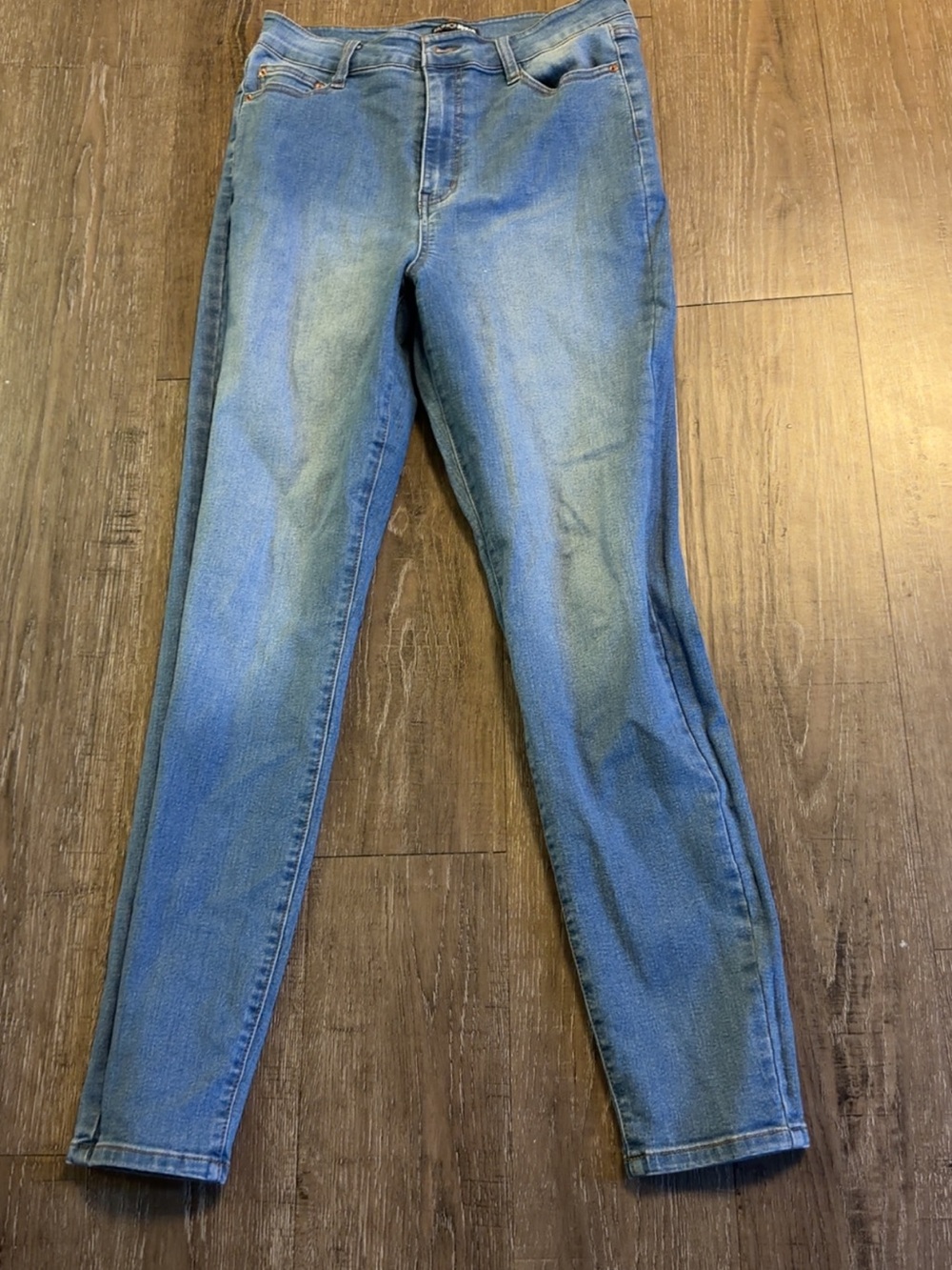 Fashion Nova Light Wash Women's Skinny Jeans